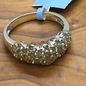 Brilliant Cut Diamond with Diamond Set Halo 5